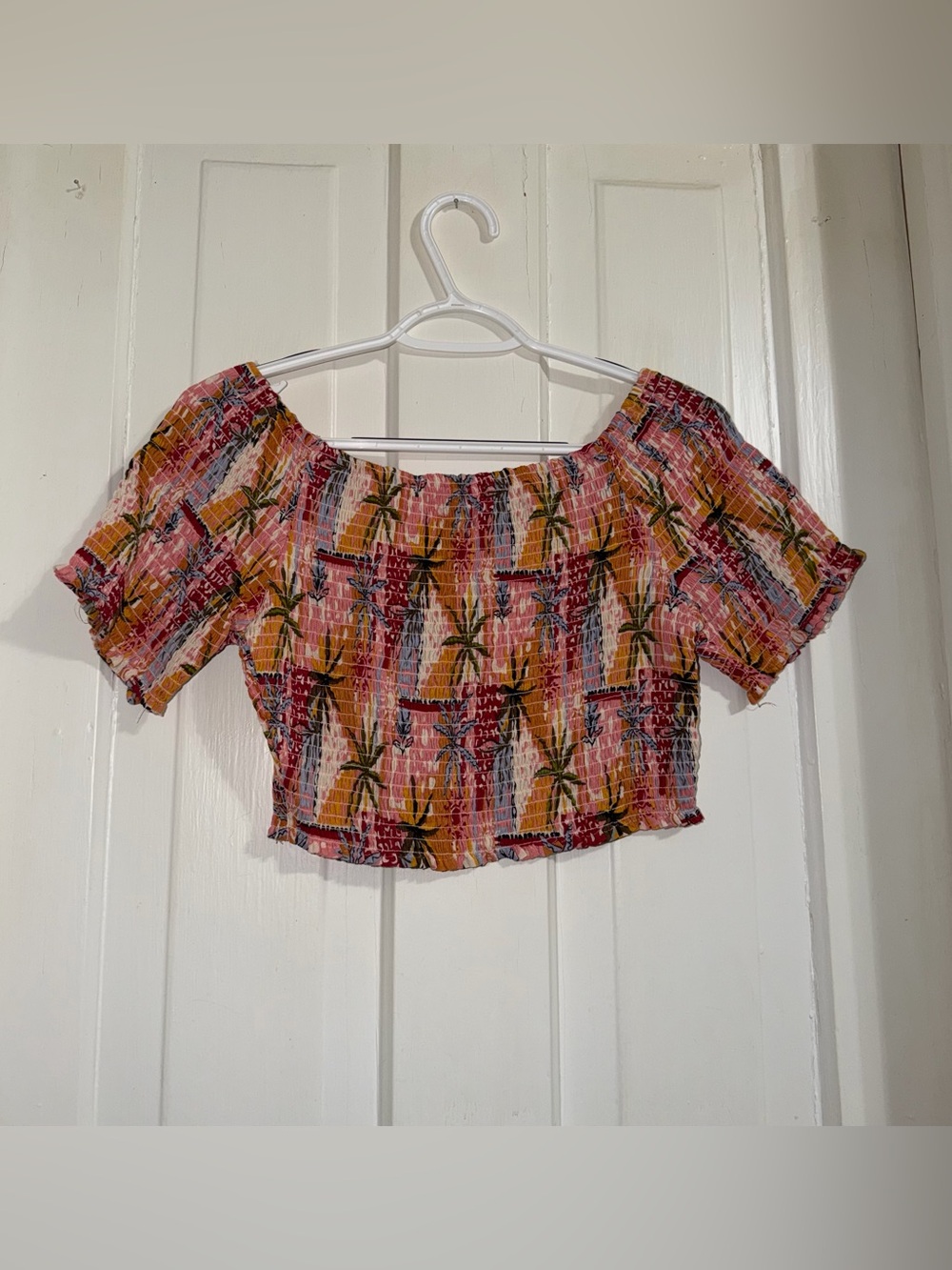 NWT Women's size medium Pink Tropical stretch crop top shirt